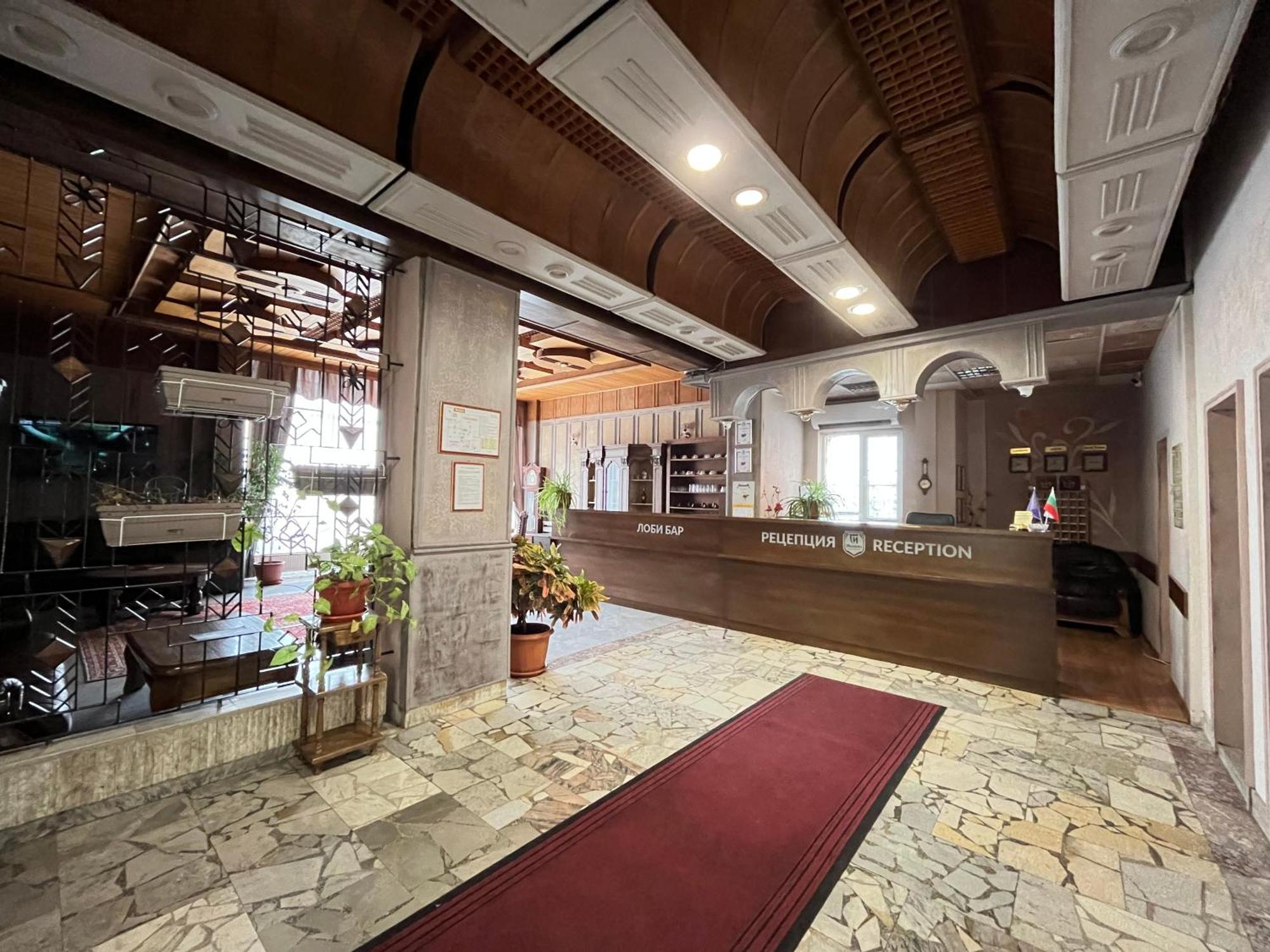 Park Hotel Ivailo Veliko Tărnovo Exteriör bild