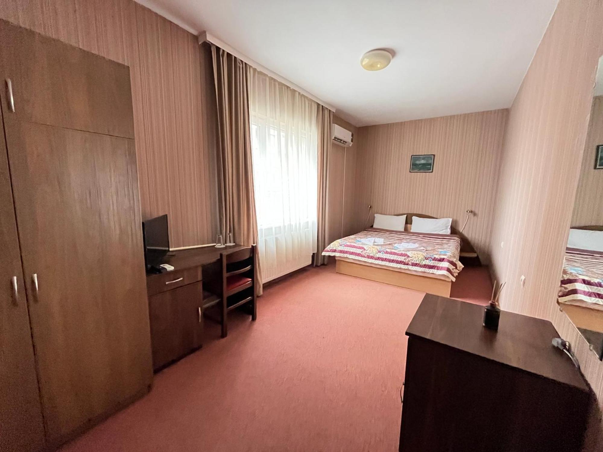 Park Hotel Ivailo Veliko Tărnovo Rum bild