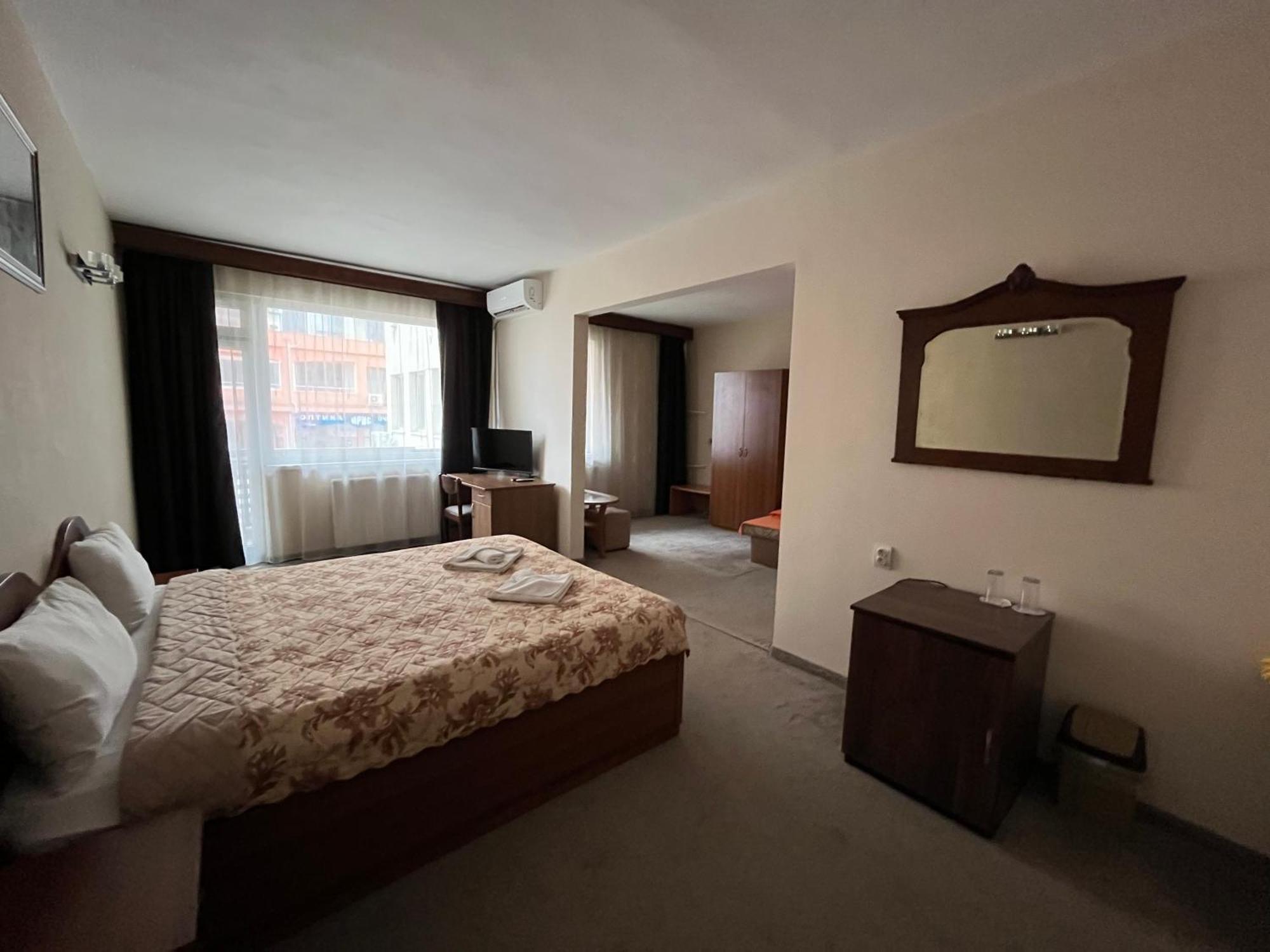 Park Hotel Ivailo Veliko Tărnovo Rum bild