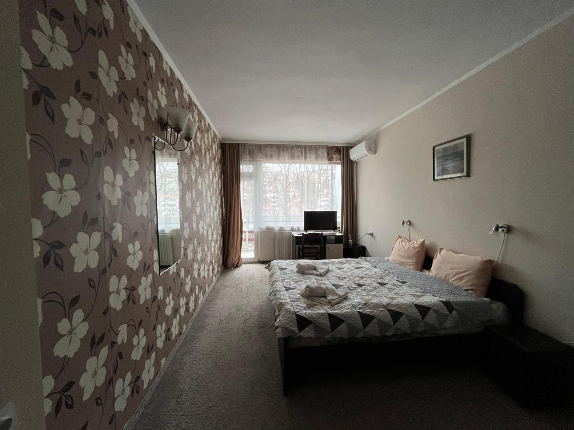 Park Hotel Ivailo Veliko Tărnovo Exteriör bild